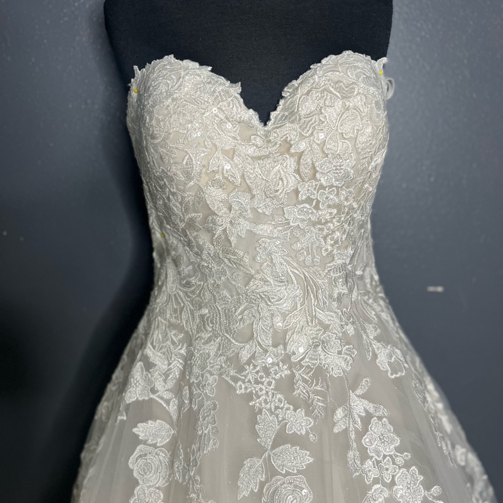 Glitter, tulle, strapless ball gown - Picture 4 of 14